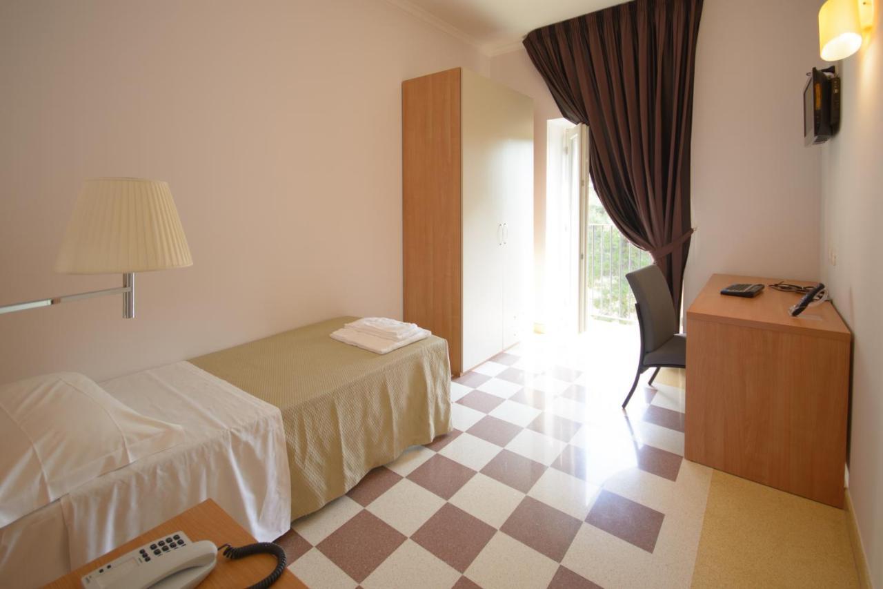 Domus Stella Maris - Casa Per Ferie Hotel Ancona Bagian luar foto