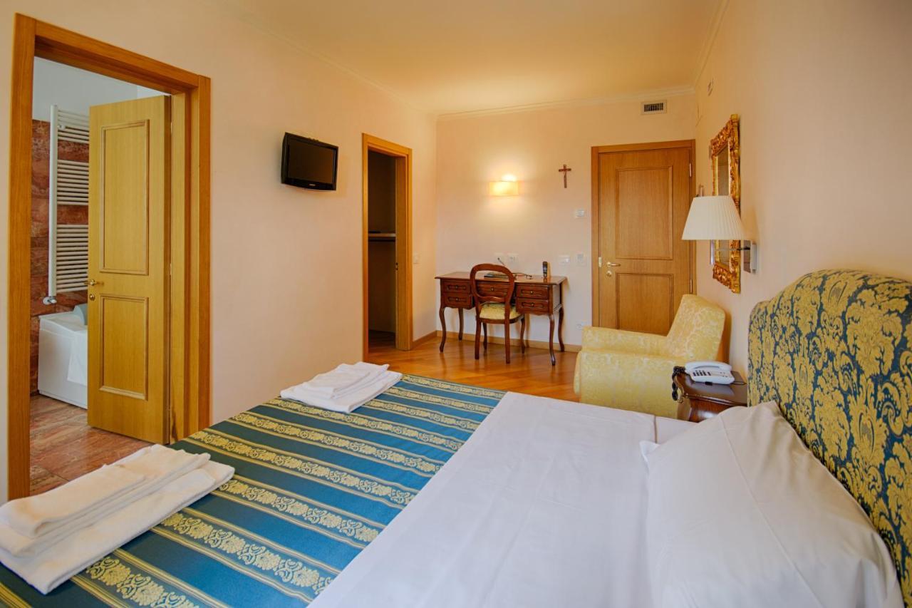 Domus Stella Maris - Casa Per Ferie Hotel Ancona Bagian luar foto