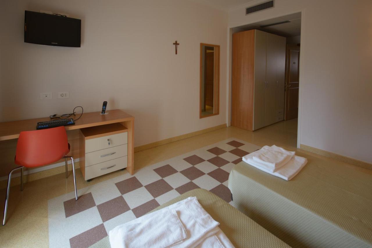 Domus Stella Maris - Casa Per Ferie Hotel Ancona Bagian luar foto