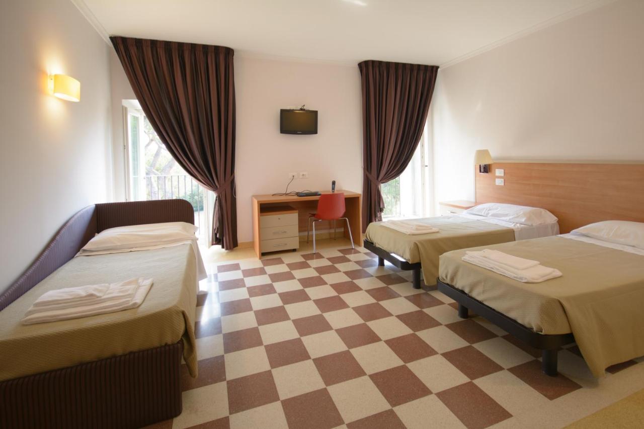Domus Stella Maris - Casa Per Ferie Hotel Ancona Bagian luar foto