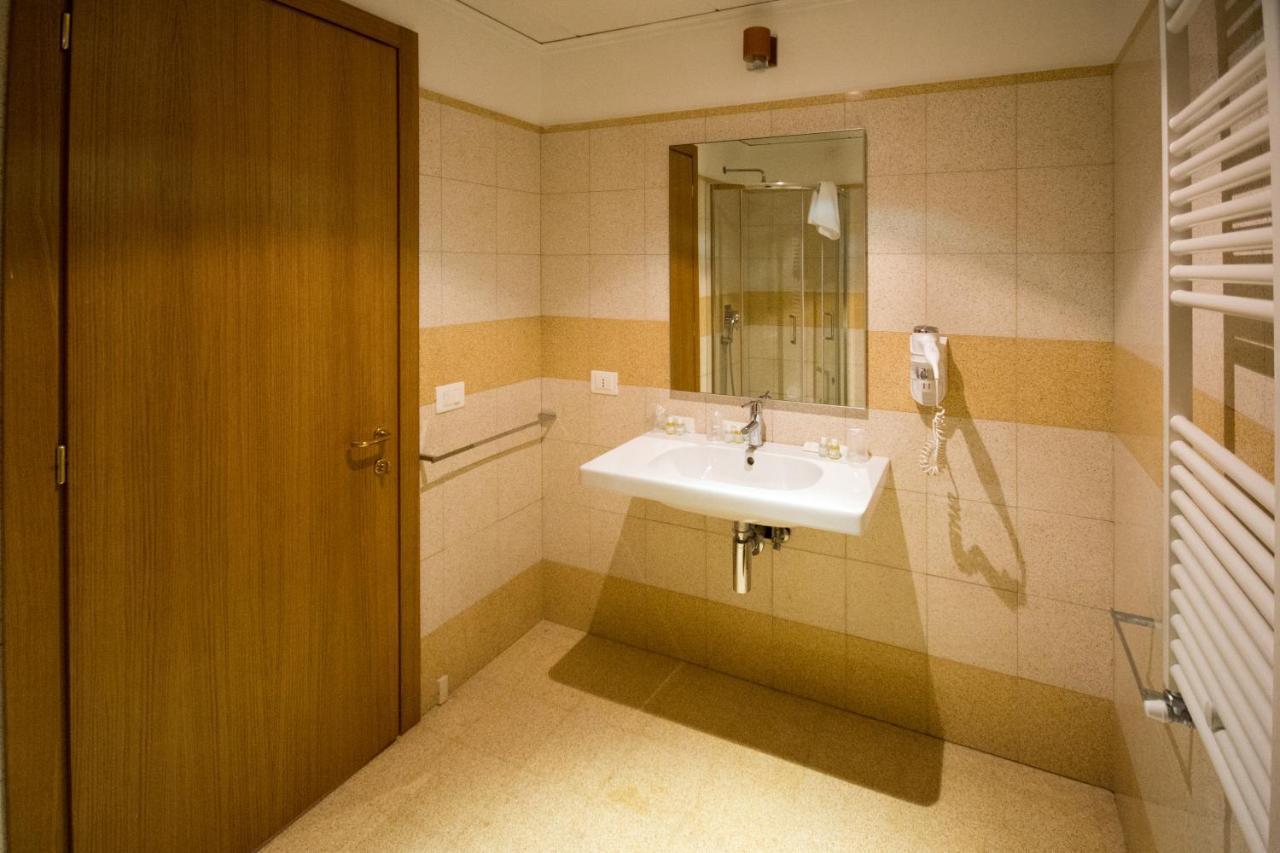 Domus Stella Maris - Casa Per Ferie Hotel Ancona Bagian luar foto