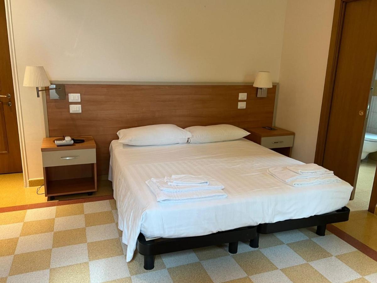 Domus Stella Maris - Casa Per Ferie Hotel Ancona Bagian luar foto