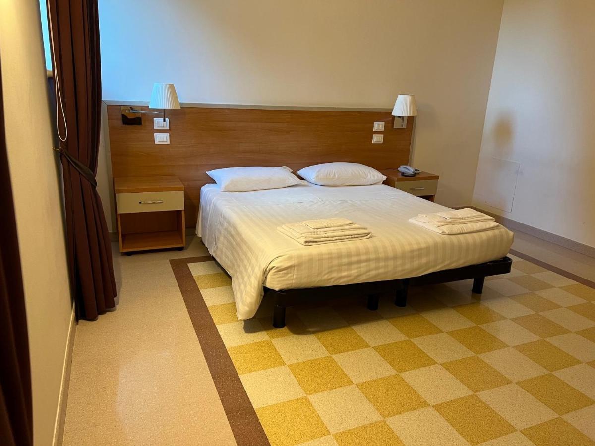 Domus Stella Maris - Casa Per Ferie Hotel Ancona Bagian luar foto