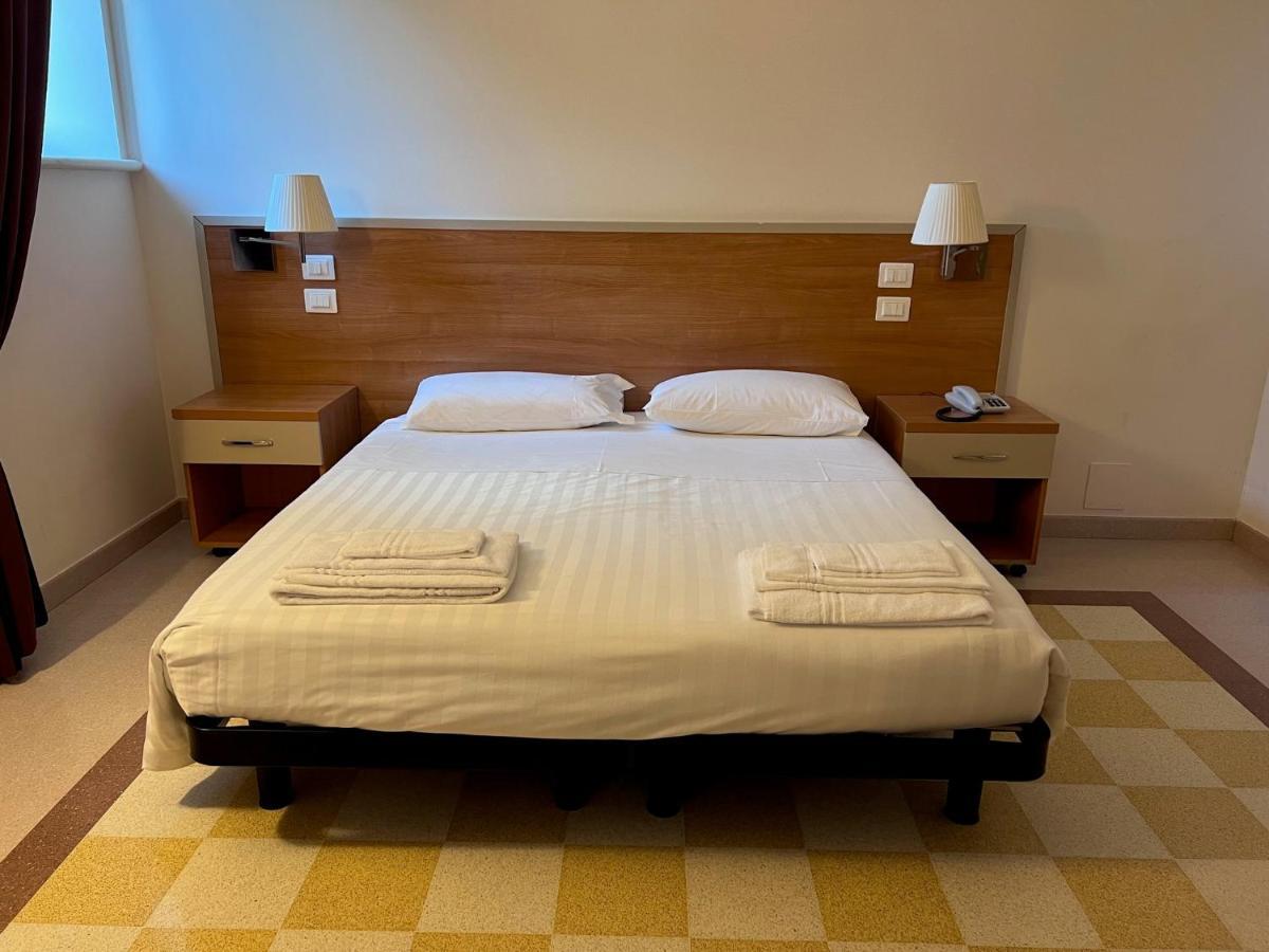 Domus Stella Maris - Casa Per Ferie Hotel Ancona Bagian luar foto